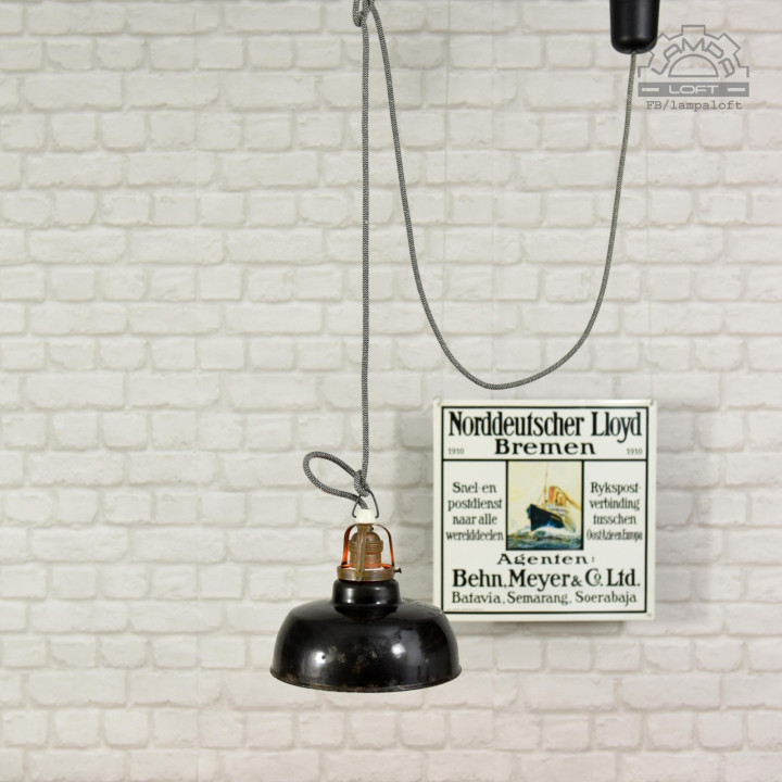 Lampa emaliowana z lat 50 DDR