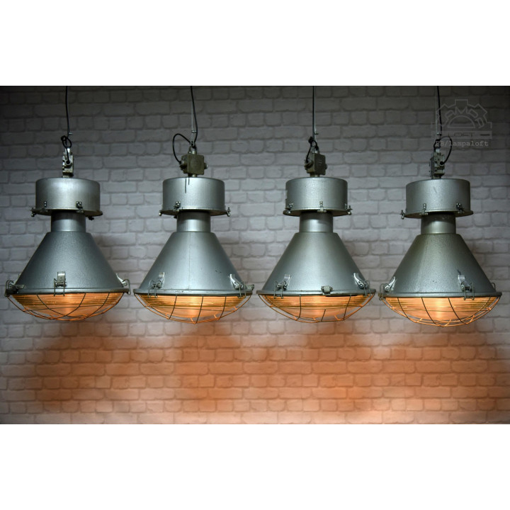 Lampa ORP-400 w zachowanym oryginalnym stanie
