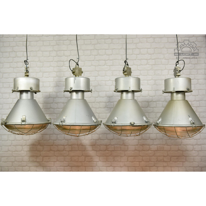 Lampa ORP-400 w zachowanym oryginalnym stanie