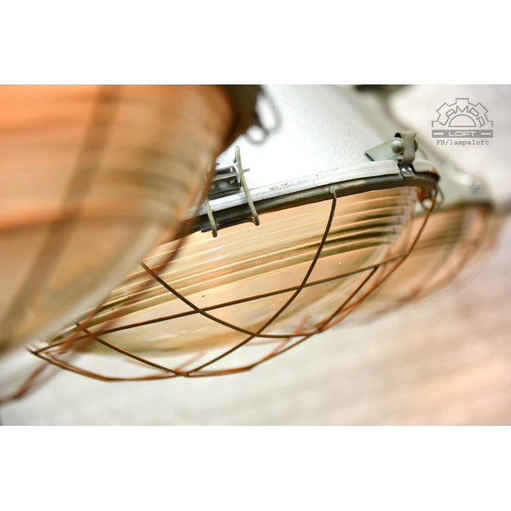 Lampa ORP-400 w zachowanym oryginalnym stanie