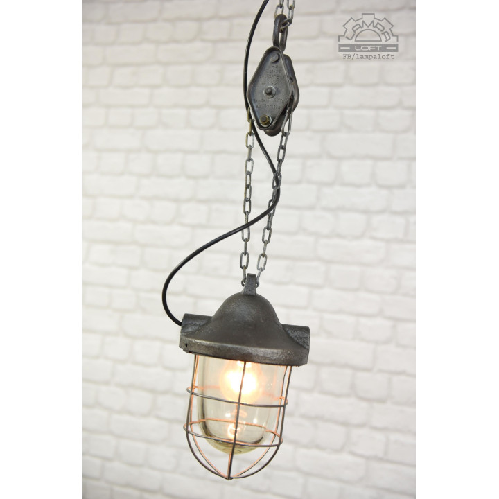 Lampa industrialna z lat 50'