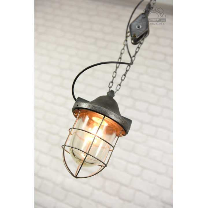 Lampa industrialna z lat 50'