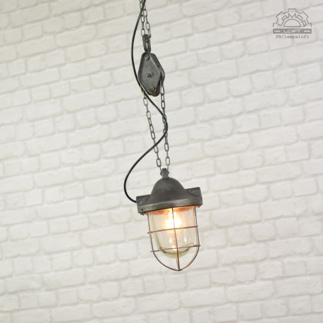Lampa industrialna z lat 50'