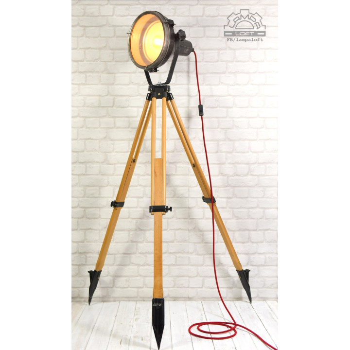 Lampa na trójnogu