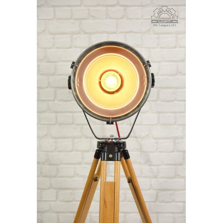 Lampa na trójnogu