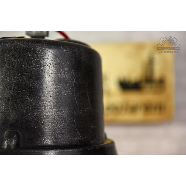 Lampa industrialna MESKO z 1970