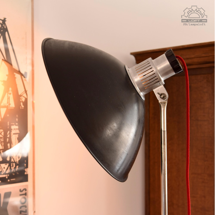 Lampa industrialna stojąca