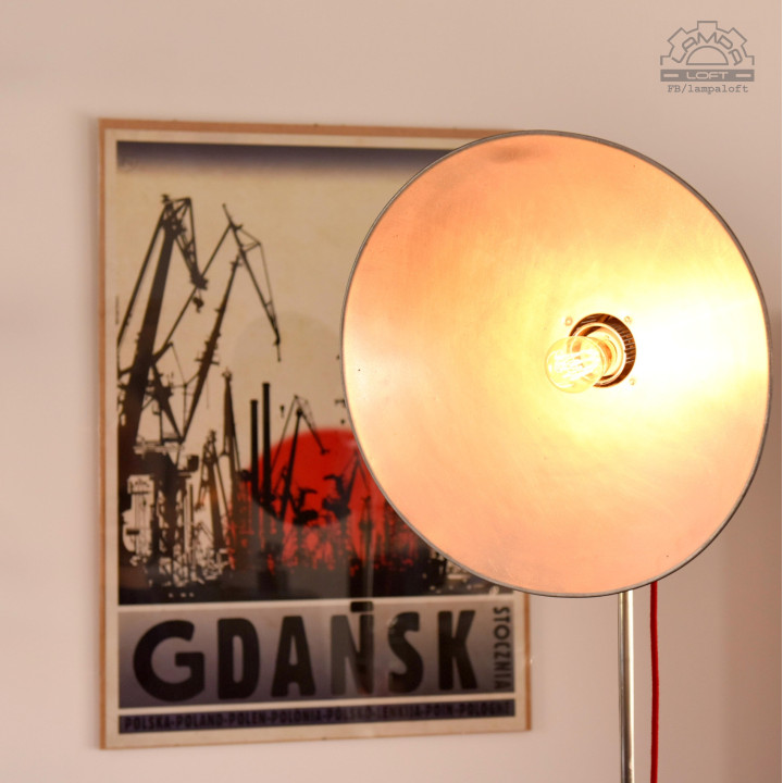Lampa industrialna stojąca