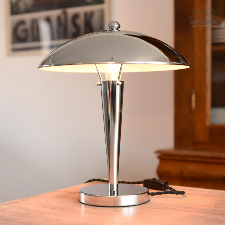 Chromowana lampa stołowa