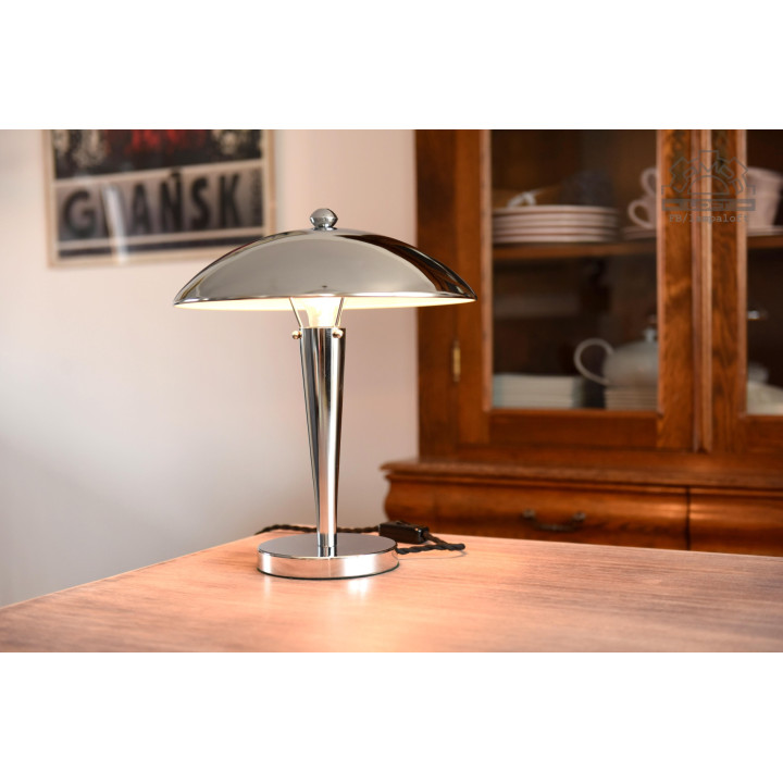 Chromowana lampa stołowa
