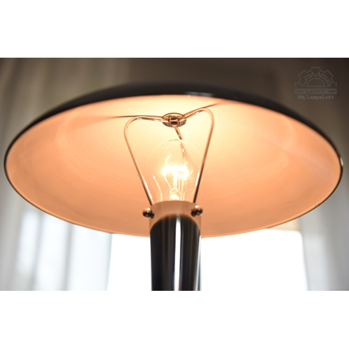 Chromowana lampa stołowa