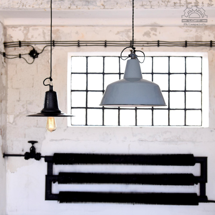 Niemiecka lampa emaliowana z lat 50'
