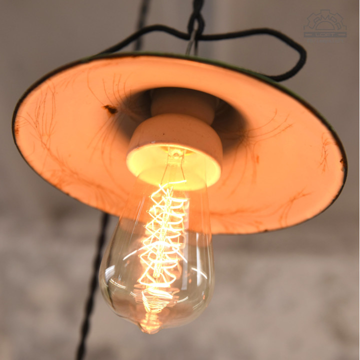 Zestaw lamp emaliowanych z lat 30'-60'