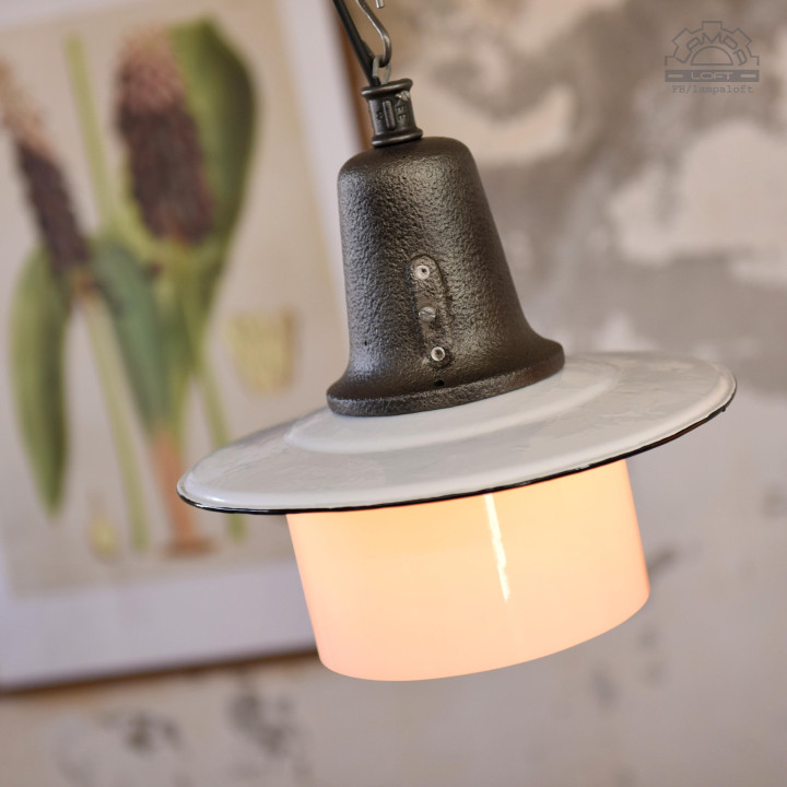 Lampa industrialna OŻk-1 z lat 50'