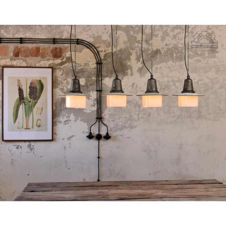 Lampa industrialna OŻk-1 z lat 50'