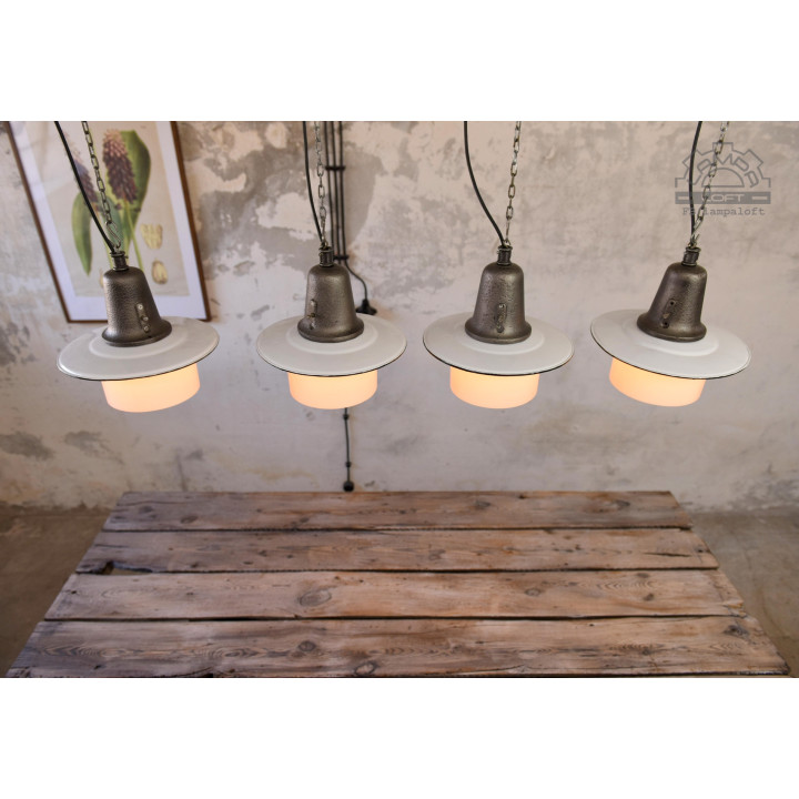 Lampa industrialna OŻk-1 z lat 50'