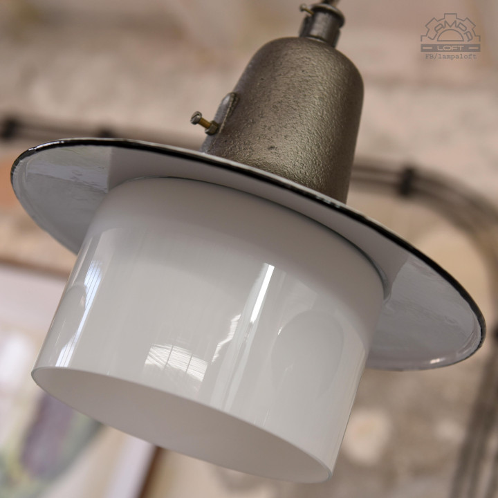 Lampa industrialna OŻk-1 z lat 50'
