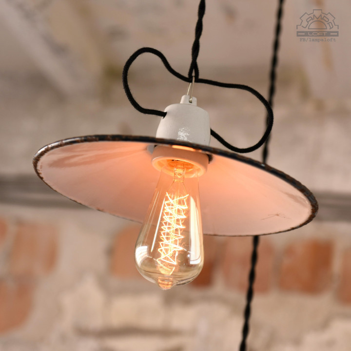 Zestaw białych lamp emaliowanych z lat 30-60'