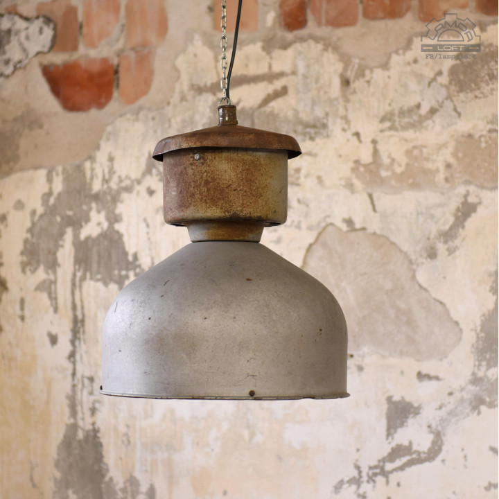 Lampa industrialna ORZ-1 z 1967 roku