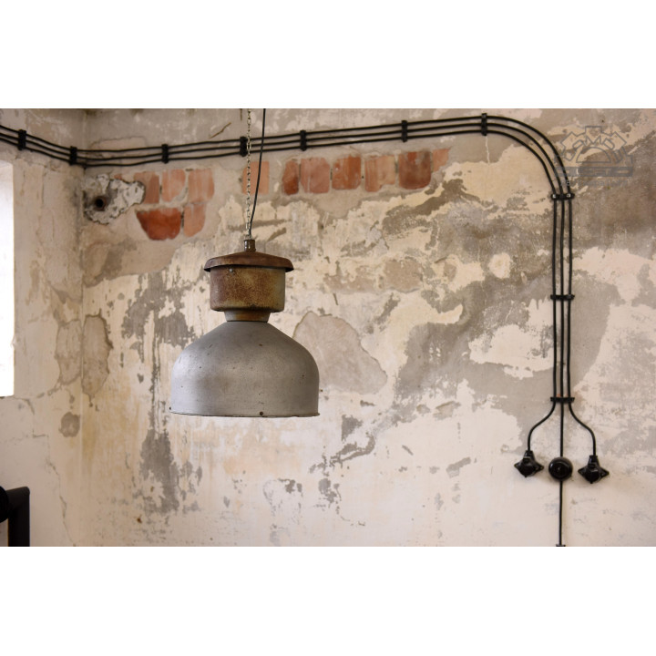 Lampa industrialna ORZ-1 z 1967 roku
