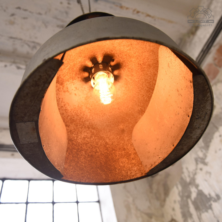 Lampa industrialna ORZ-1 z 1967 roku