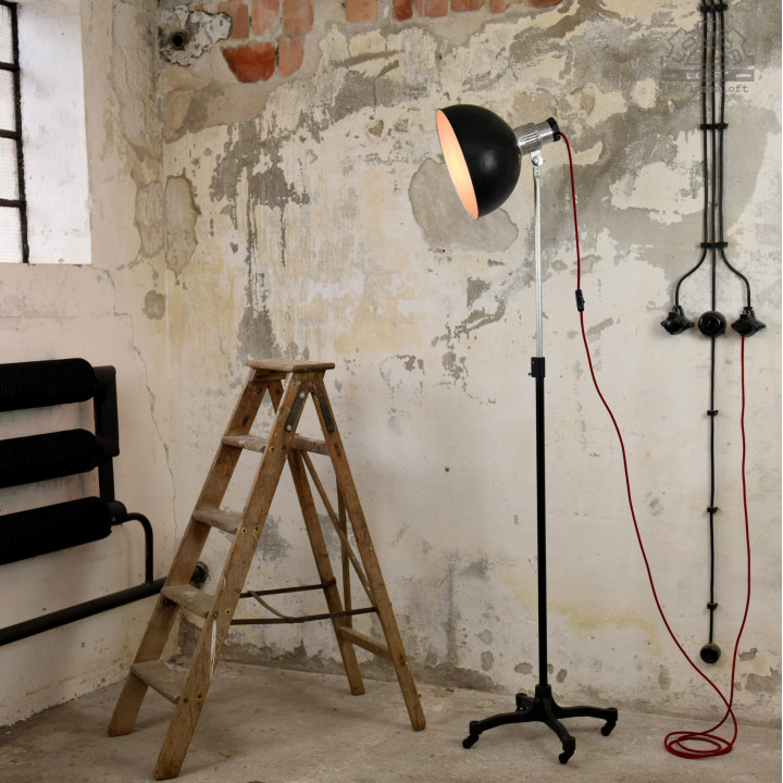 Lampa industrialna stojąca