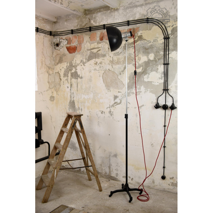 Lampa industrialna stojąca