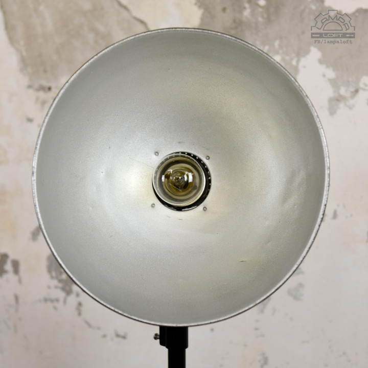 Lampa industrialna stojąca