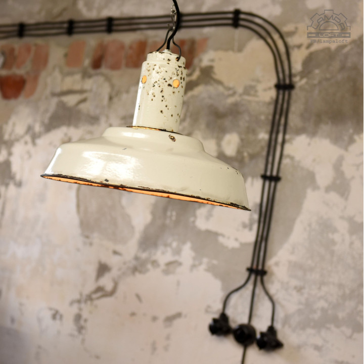 Radziecka lampa industrialna z lat 60'