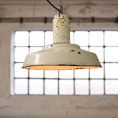 Radziecka lampa industrialna z lat 60'