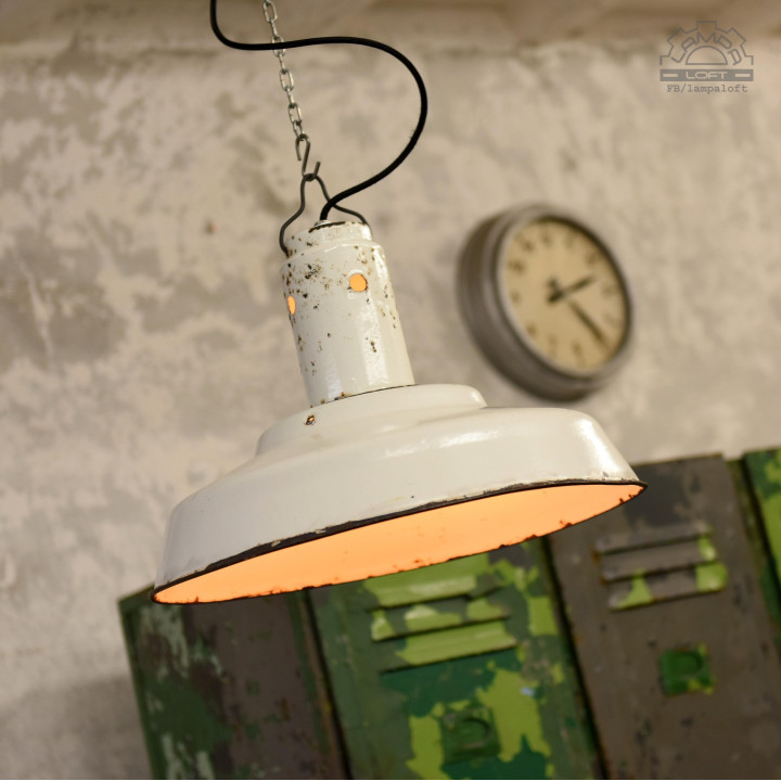 Radziecka lampa industrialna z lat 60'
