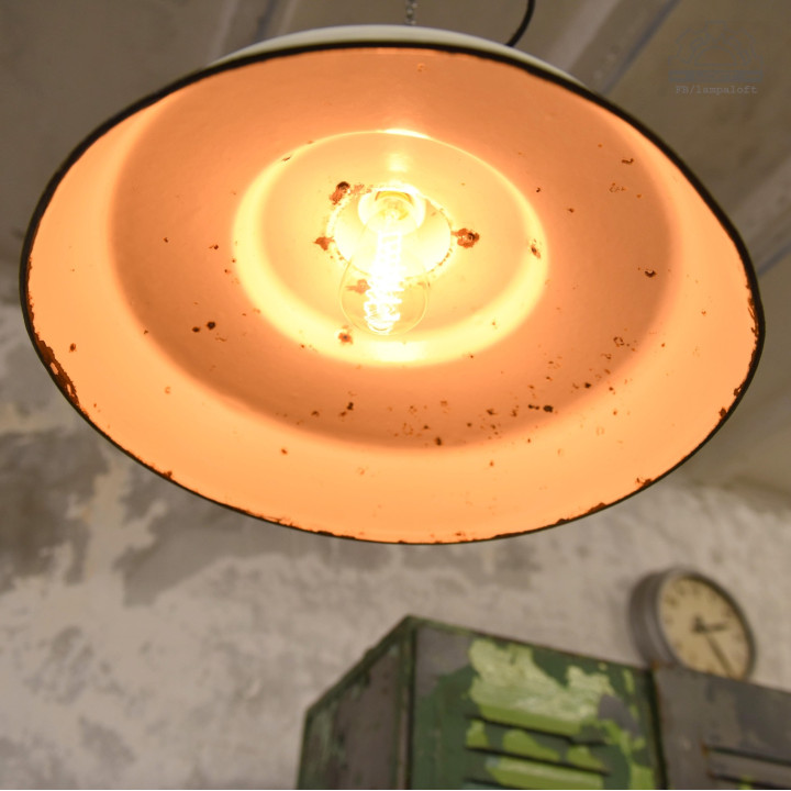 Radziecka lampa industrialna z lat 60'