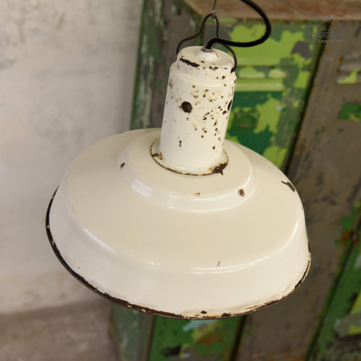 Radziecka lampa industrialna z lat 60'