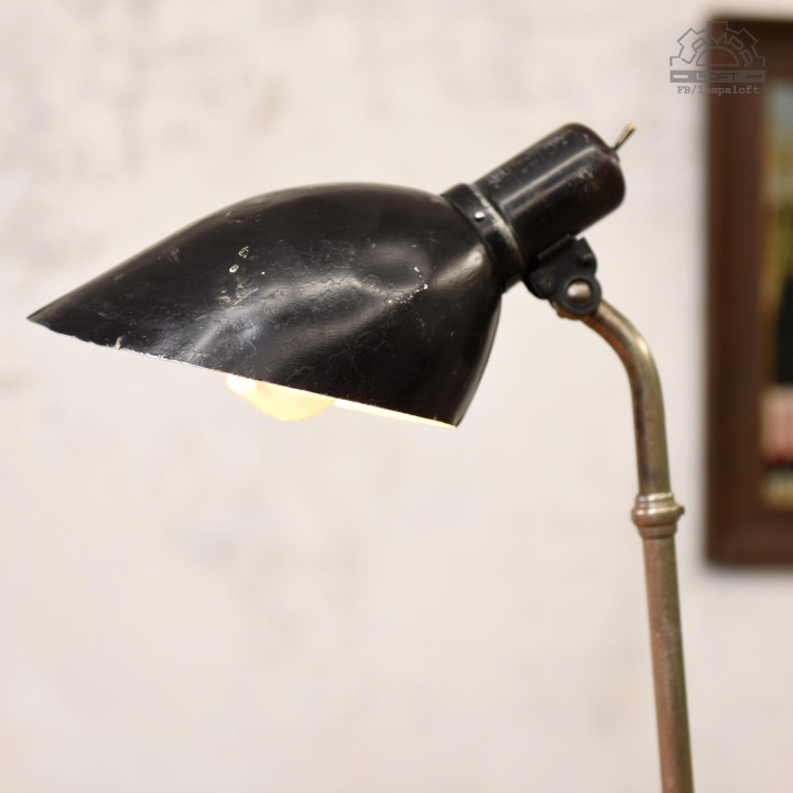 Radziecka lampa biurkowa z 1957 roku