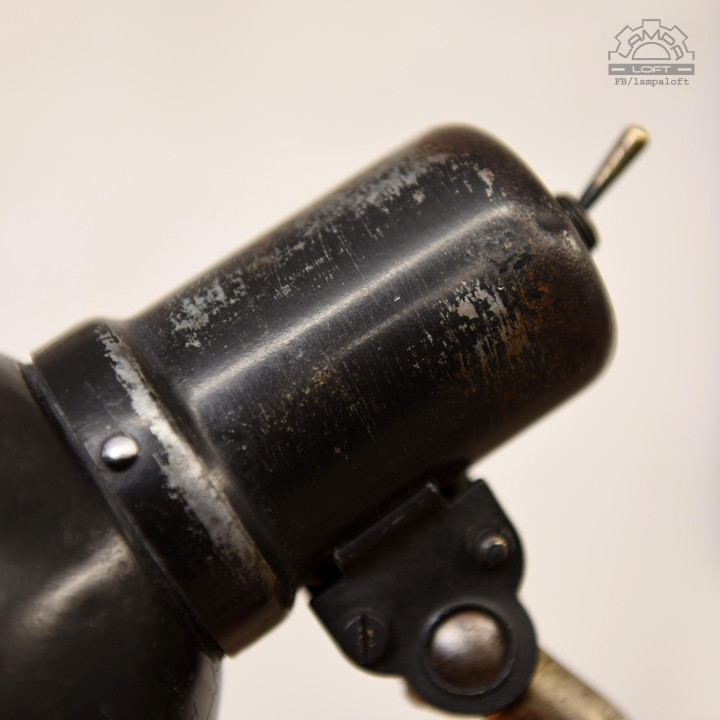 Radziecka lampa biurkowa z 1957 roku