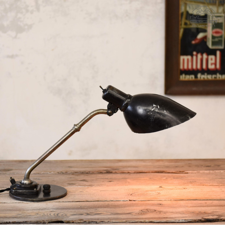 Radziecka lampa biurkowa z 1957 roku