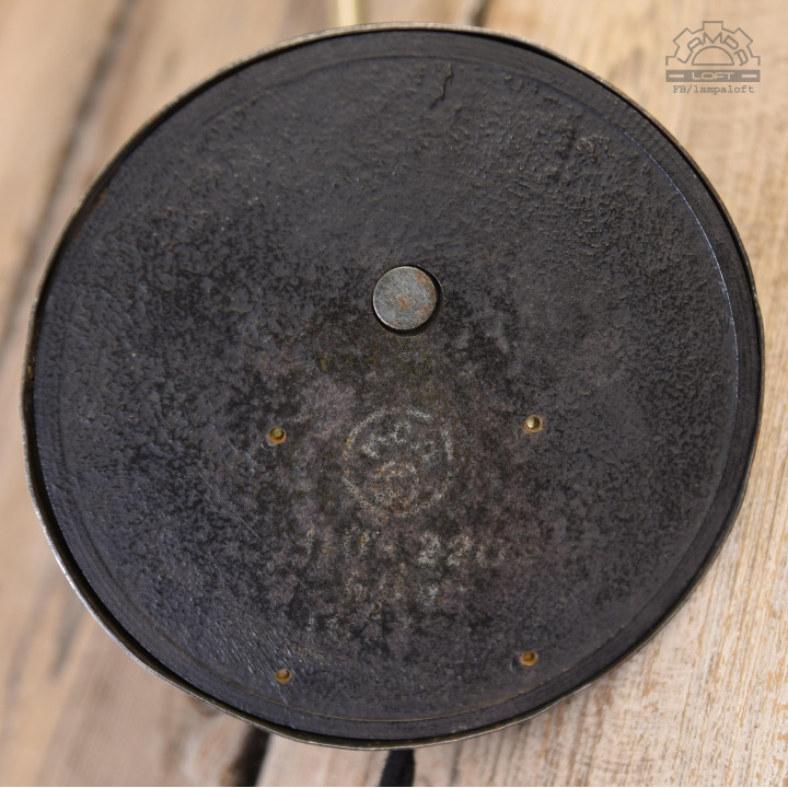 Radziecka lampa biurkowa z 1957 roku