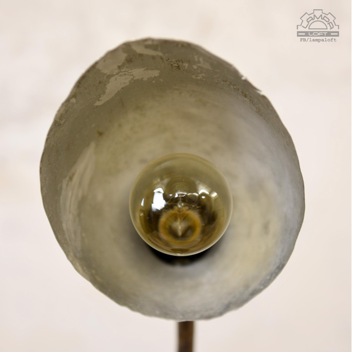 Radziecka lampa biurkowa z 1957 roku