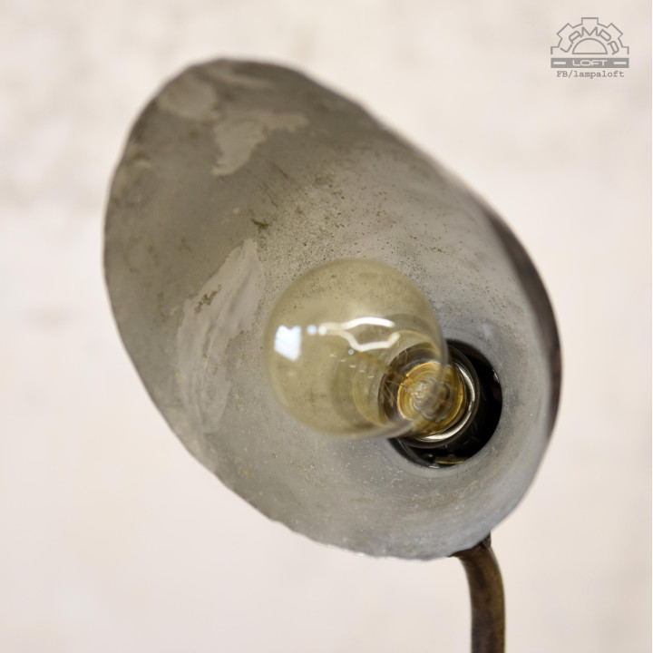 Radziecka lampa biurkowa z 1957 roku