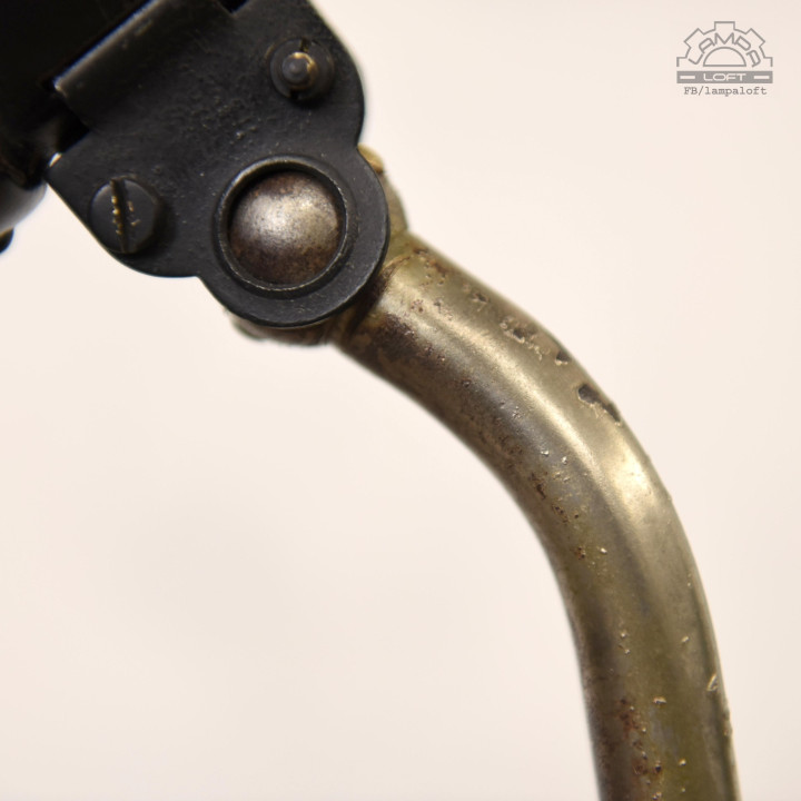 Radziecka lampa biurkowa z 1957 roku