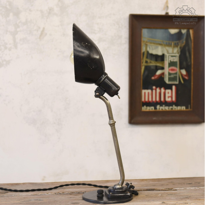 Radziecka lampa biurkowa z 1957 roku
