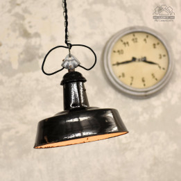 Niemiecka emaliowana lampa z lat 50'