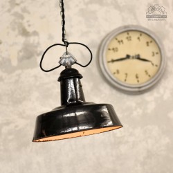 Niemiecka emaliowana lampa z lat 50'