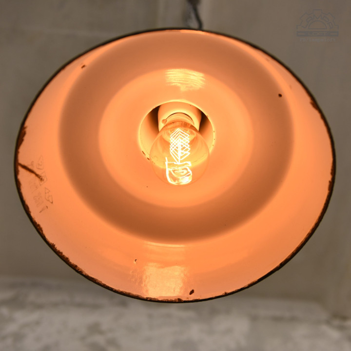 Niemiecka emaliowana lampa z lat 50'