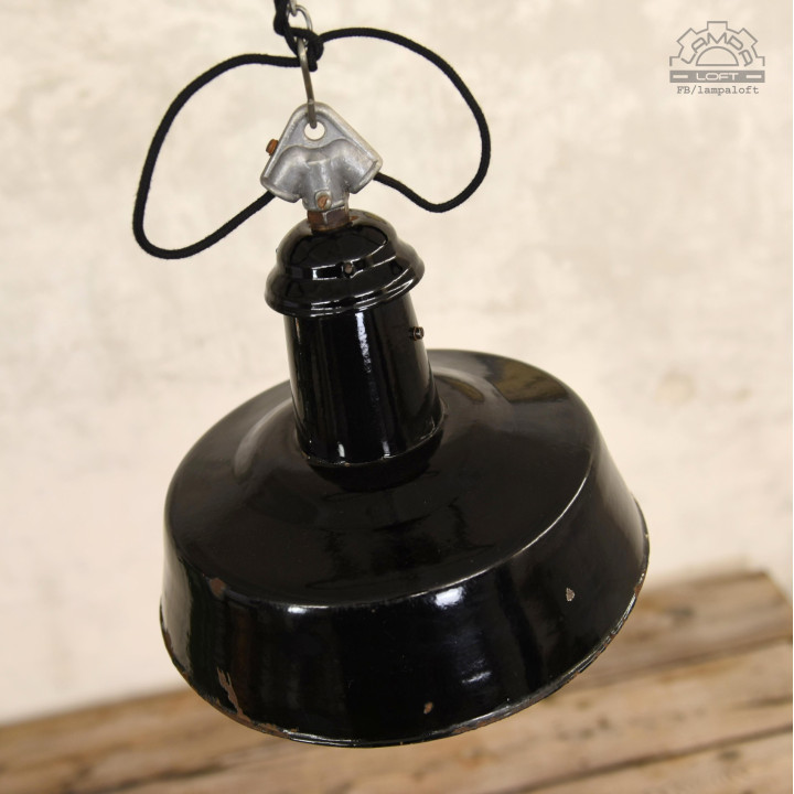 Niemiecka emaliowana lampa z lat 50'