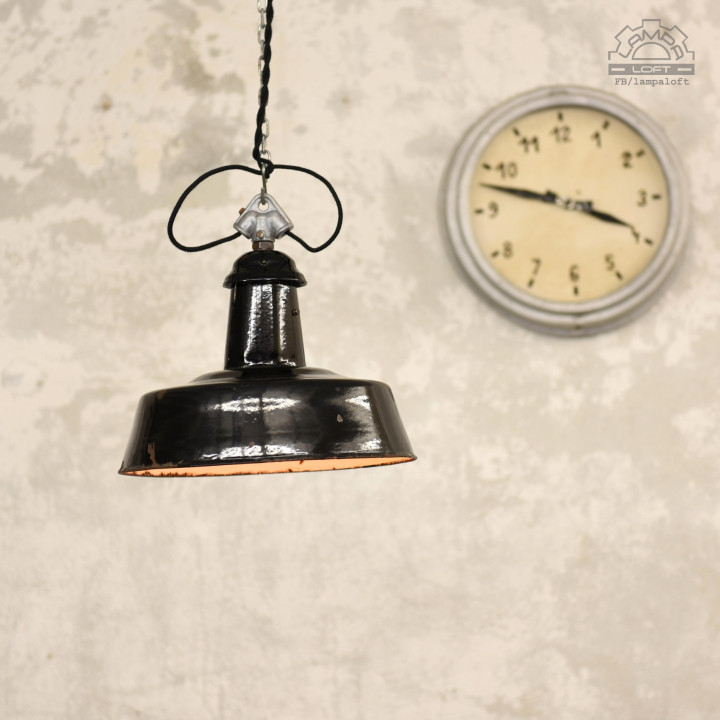 Niemiecka emaliowana lampa z lat 50'