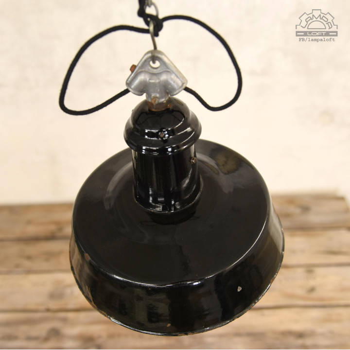 Niemiecka emaliowana lampa z lat 50'