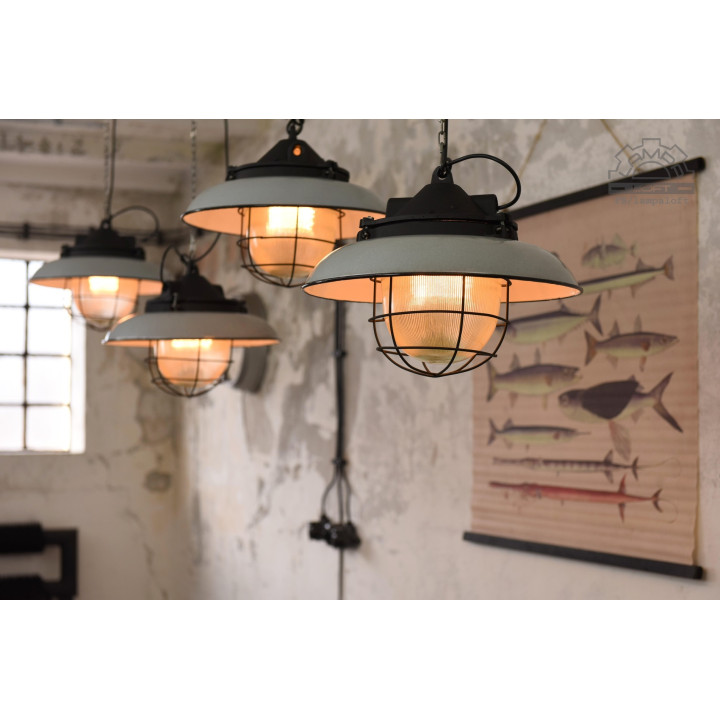 Lampa industrialna OKs-1 z lat 70'