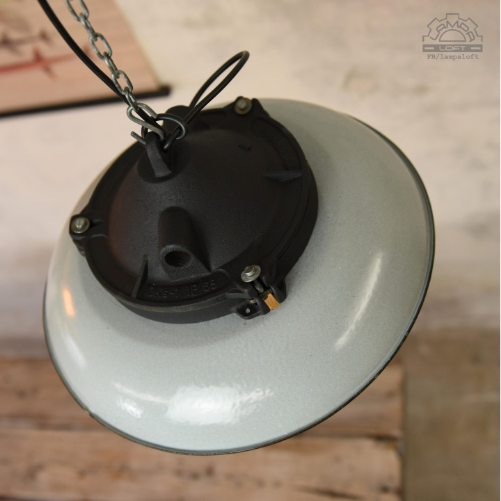 Lampa industrialna OKs-1 z lat 70'