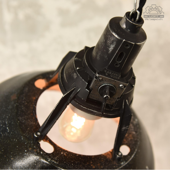 Emaliowana lampa industrialna z lat 70'